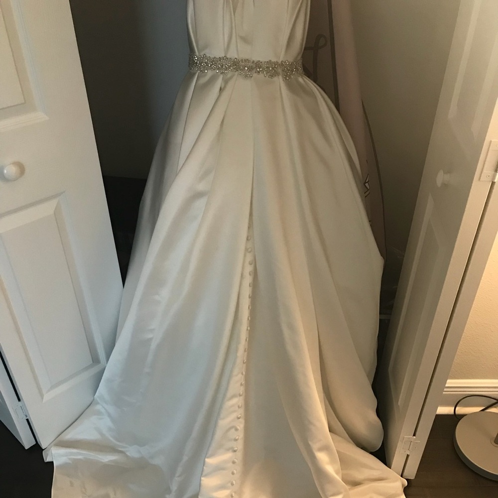 NEVER WORN BRIDAL BALL GOWN! - Picture 2 of 7